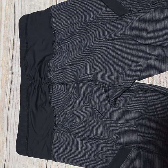 Lululemon Run Crop size 6 15" - Picture 6 of 12